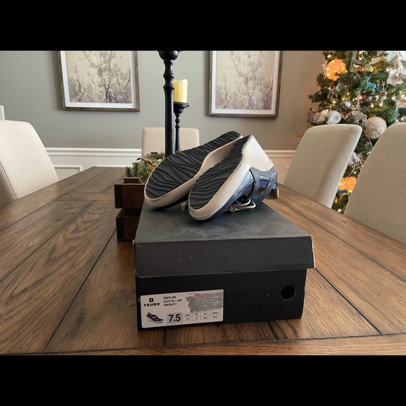 COPY - Tsubo Daylin wedge navy blue and cream color - Picture 4 of 6